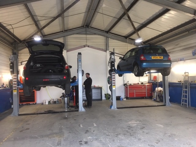 After an unfortunate fire at their old premises in January, C.A.R Services in Redruth have had their previous megalift 4000-2 replaced by two new lifts offering maximum lifting space in their new workshop.