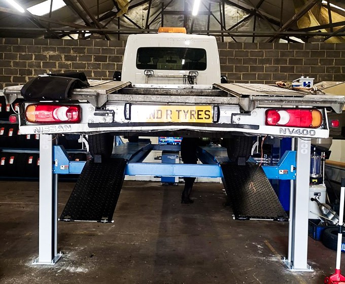 Commercial vehicle lift