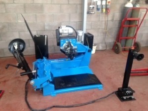 Hofmann Truck Tyre Changer installed